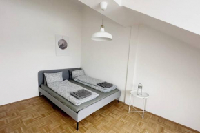 Cozy & New with Balcony View